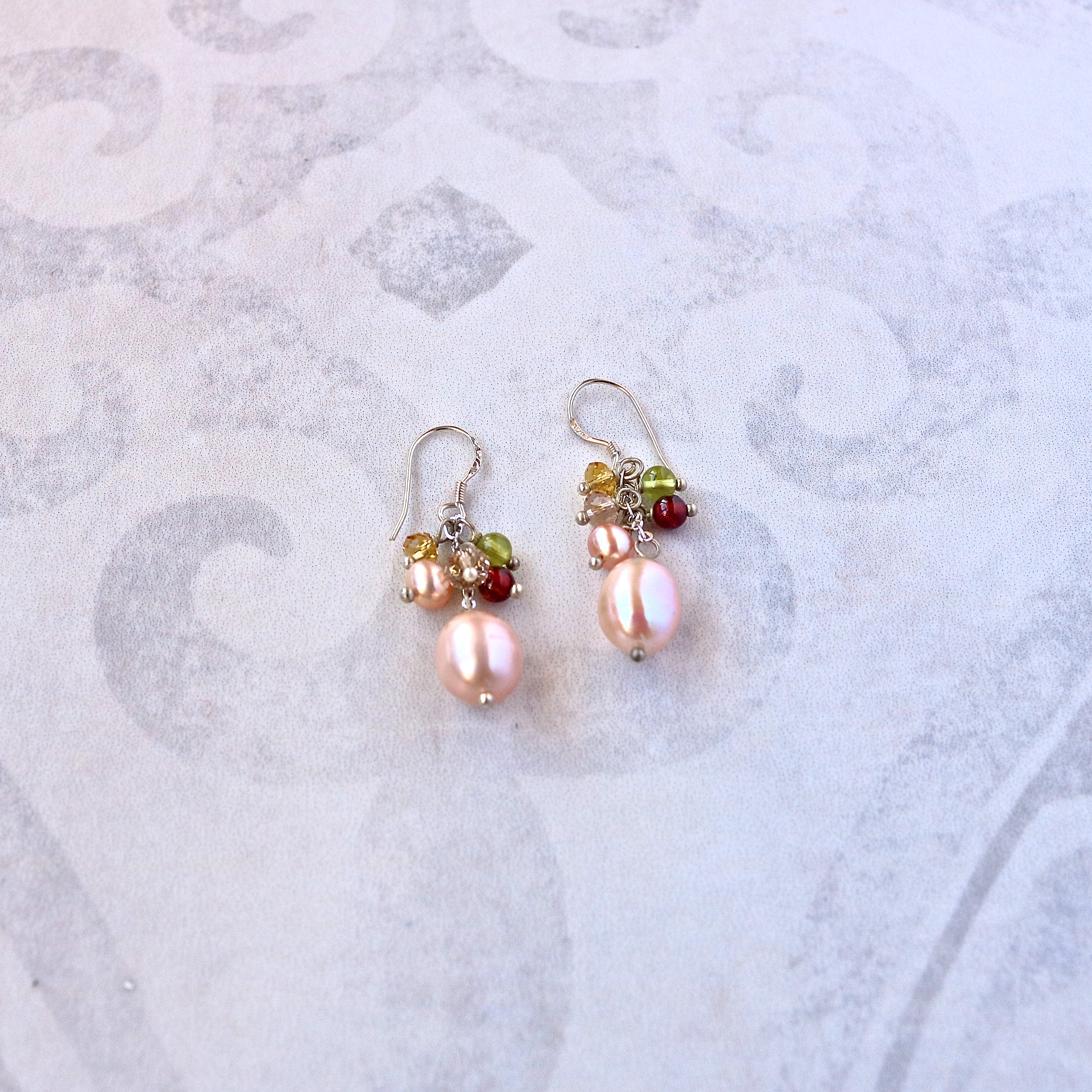 Freshwater Pearl w Gemstone Earring